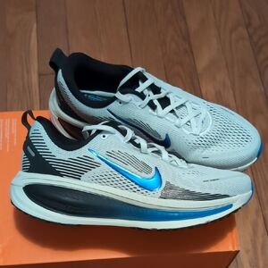 NIKE VOMERO 18 RUNNING SHOES WOMEN SIZE 9.5/ MEN SIZE 8